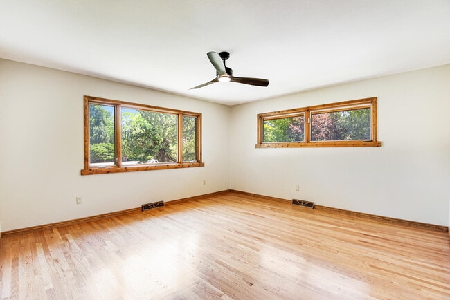 Building Photo - 5240 Sun Dial Pl