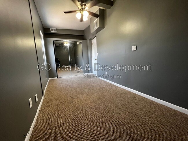 Building Photo - 2840 N Maplewood Ave