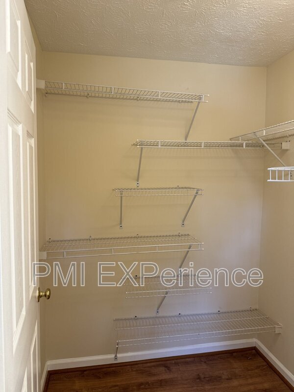 Building Photo - 12744 Wedgedale Ct