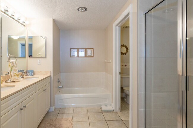 Building Photo - Stunning 8th-Floor Oceanview Condo – 3 Bed, 2.5 Bath