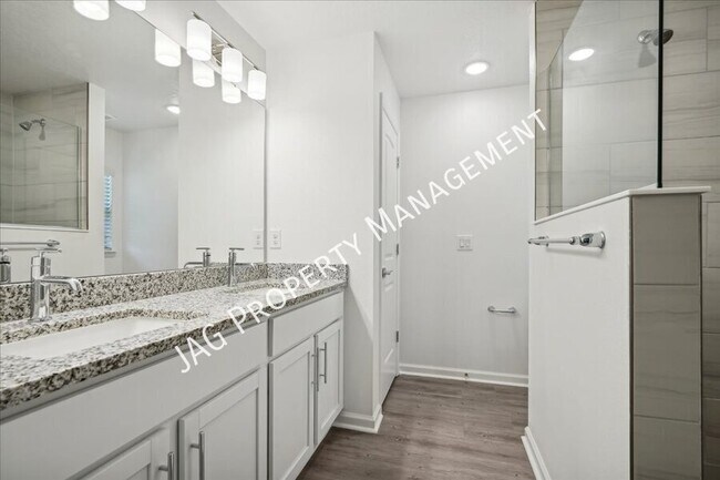 Building Photo - 1191 Valencia St SE