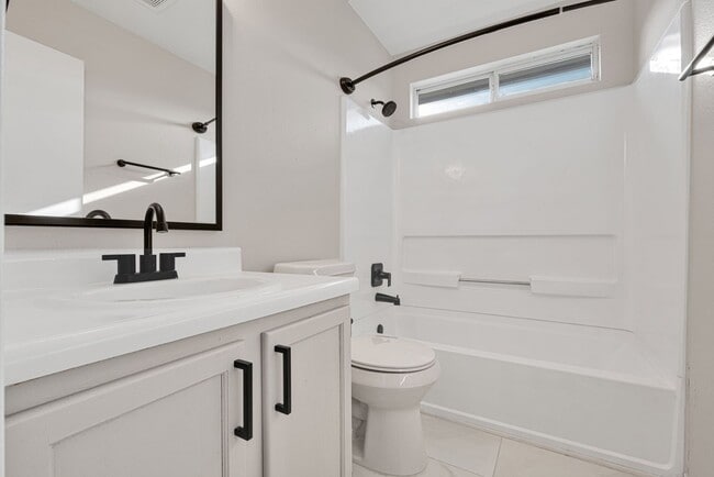 Building Photo - Charming 3 Bed 2.5 Bath Home in Wildhorse ...