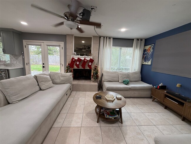 Building Photo - 12822 Skyknoll Ln