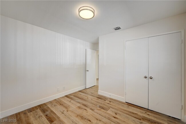 Building Photo - 3504 Pioneer Cir