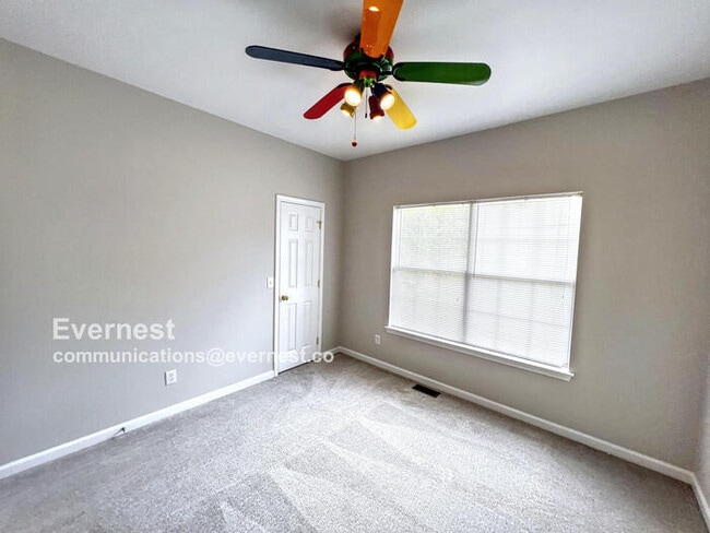 Building Photo - 205 Camellia Dr