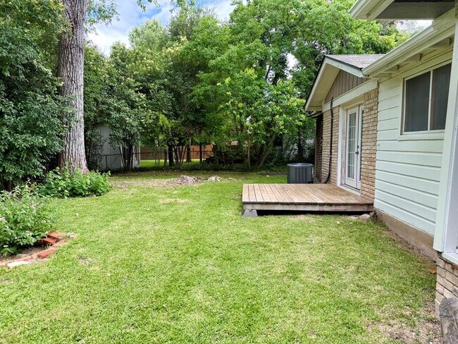 Building Photo - 5510 Delwood Dr