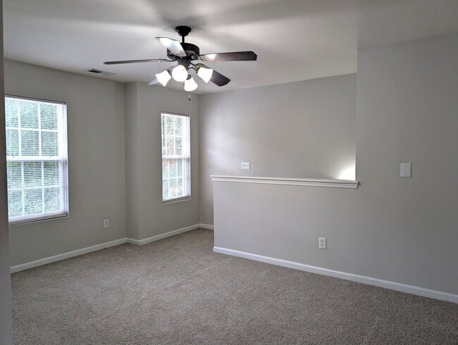 Building Photo - Pristine home located in the Pinebrook Com...