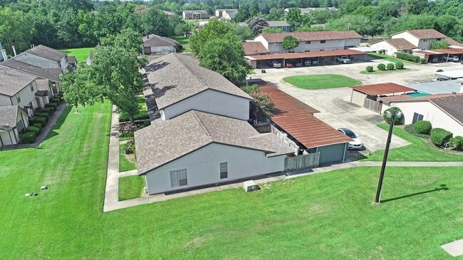 Building Photo - 1833 Country Village Blvd
