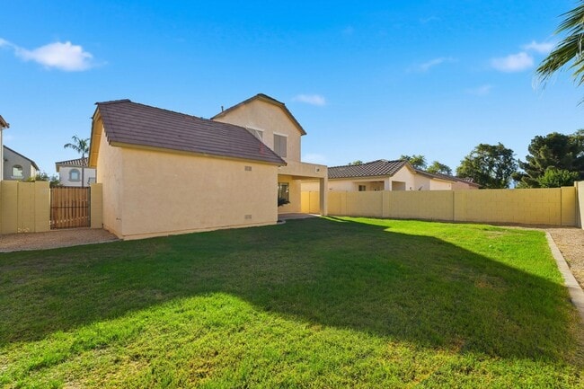 Building Photo - Beautiful 3-bedroom, 2-bathroom residence in the lively city of Mesa, Arizona!