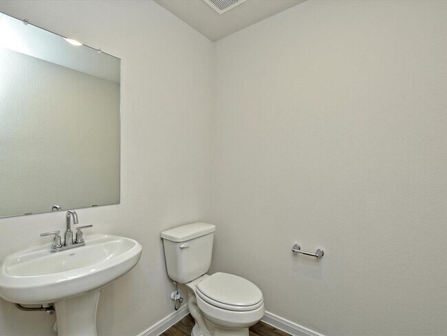 Building Photo - 1305 Camden Ln