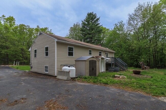 Building Photo - 240 Leda Ave
