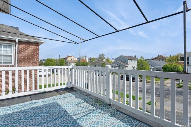 Building Photo - 349 E Market St