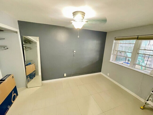 Building Photo - 1914B Radcliff Ave