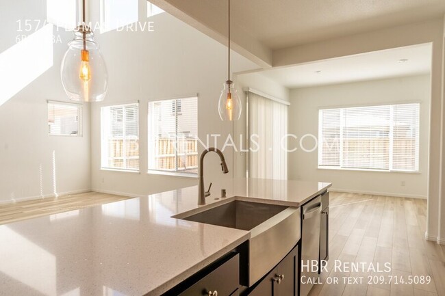 Building Photo - 1574 Plumas Dr