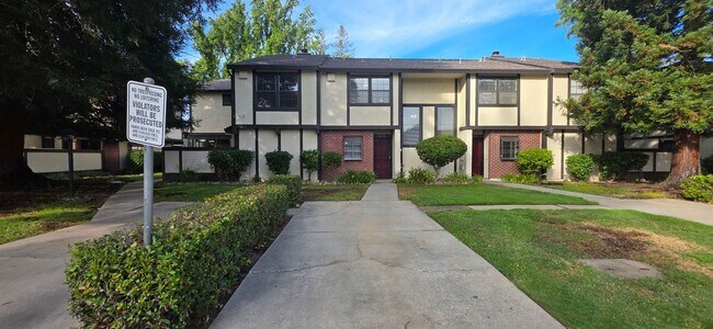 Building Photo - 210 Wales Dr