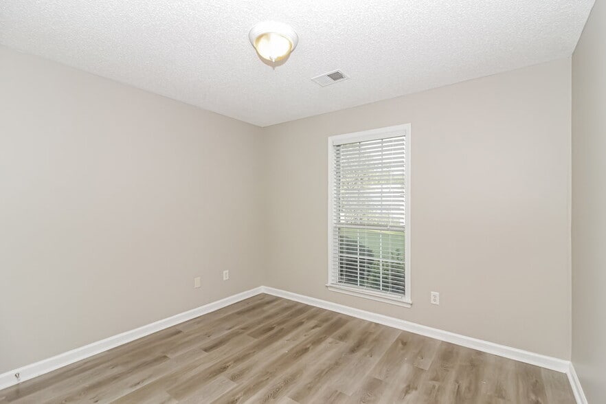 Building Photo - 4845 Shadow Pine Cove