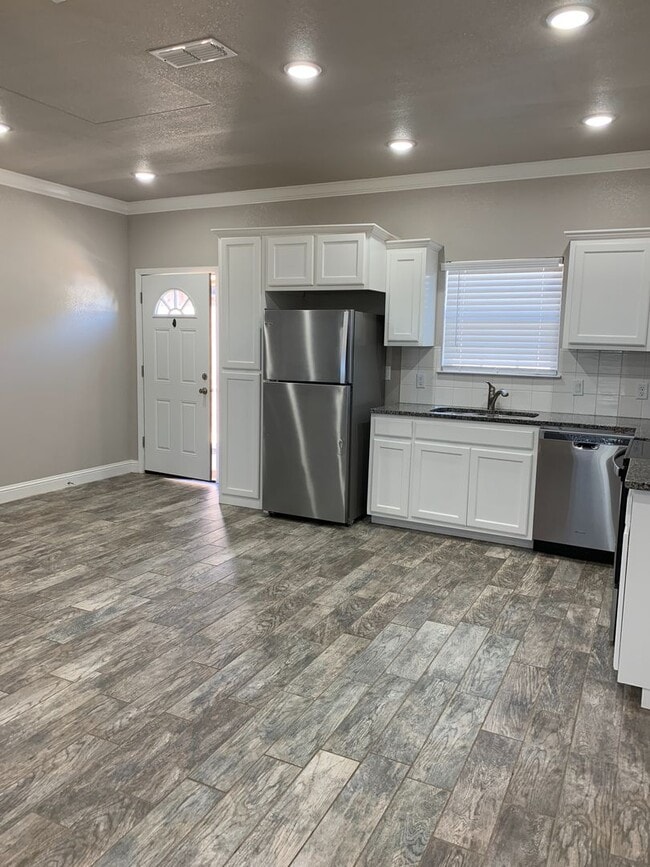 Building Photo - 2408 E 14th St