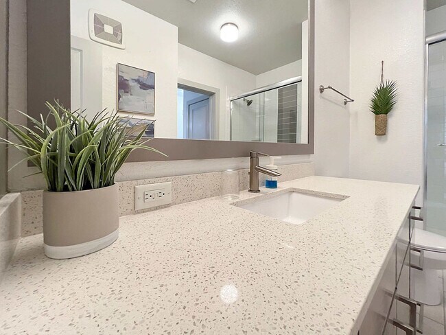 Building Photo - 2615 N Grady Ave