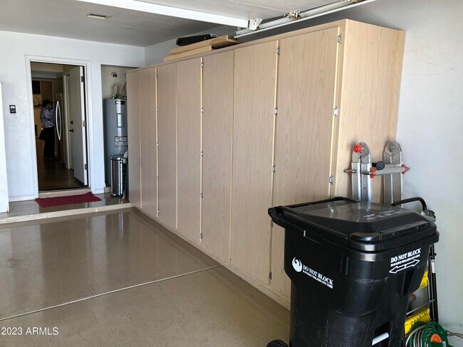 Building Photo - 6527 N 13th Dr