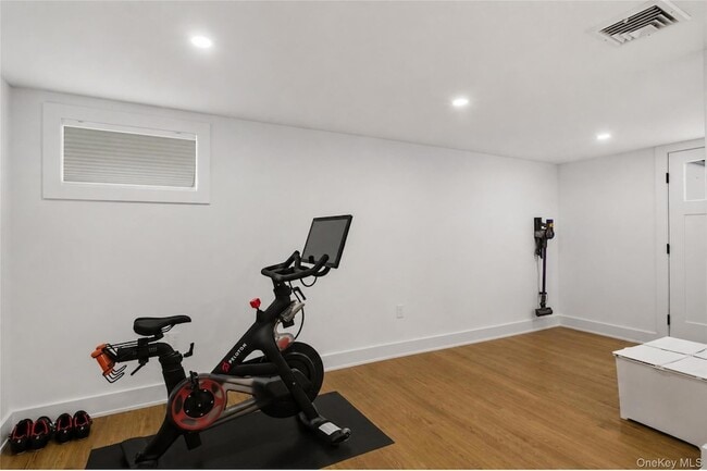 Building Photo - 525 3rd St