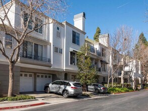 Building Photo - 440 Navaro Pl