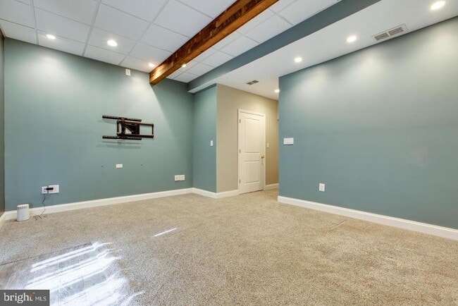 Building Photo - 3400 Oak W Dr