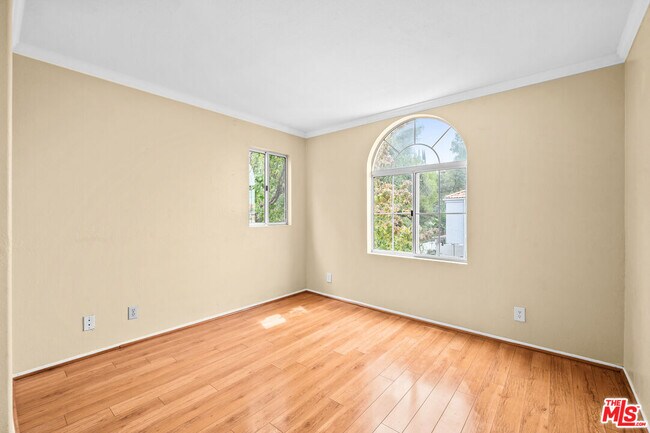 Building Photo - 18639 W Nathan Hill Dr