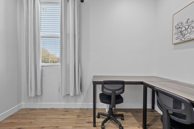 Building Photo - 3757 E Van Buren St