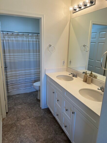 Building Photo - 14838 Nordhoff St