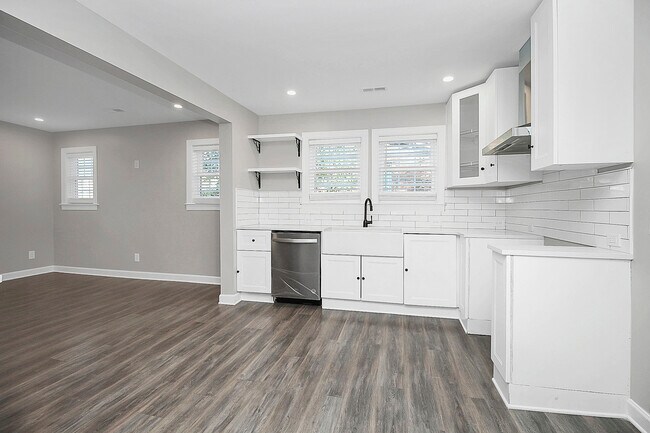 Building Photo - 4044 Dinglewood Ave