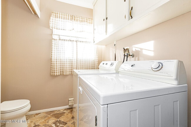 Building Photo - 49 Westport Dr