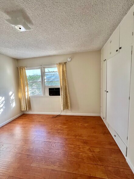 master bedroom, individual ac unit included. - 715 N Jackson St