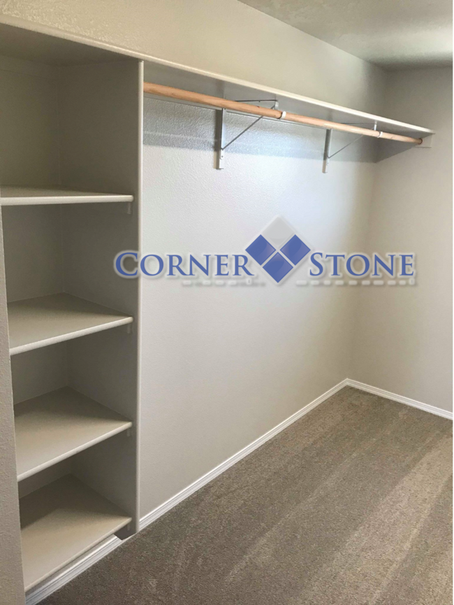 Building Photo - Spacious Home Canterbury Commons!