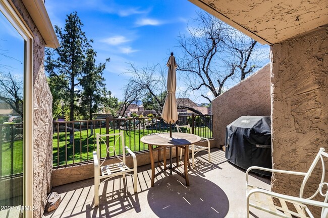 Building Photo - 7340 N Vía Camello Del Norte