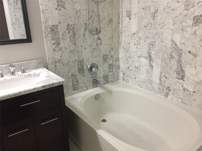 Building Photo - 10033 SW 77th Ct