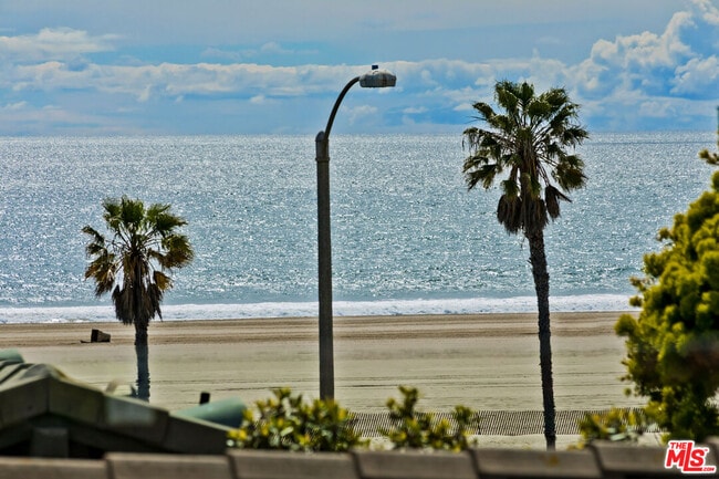 Building Photo - 141 Hollister Ave