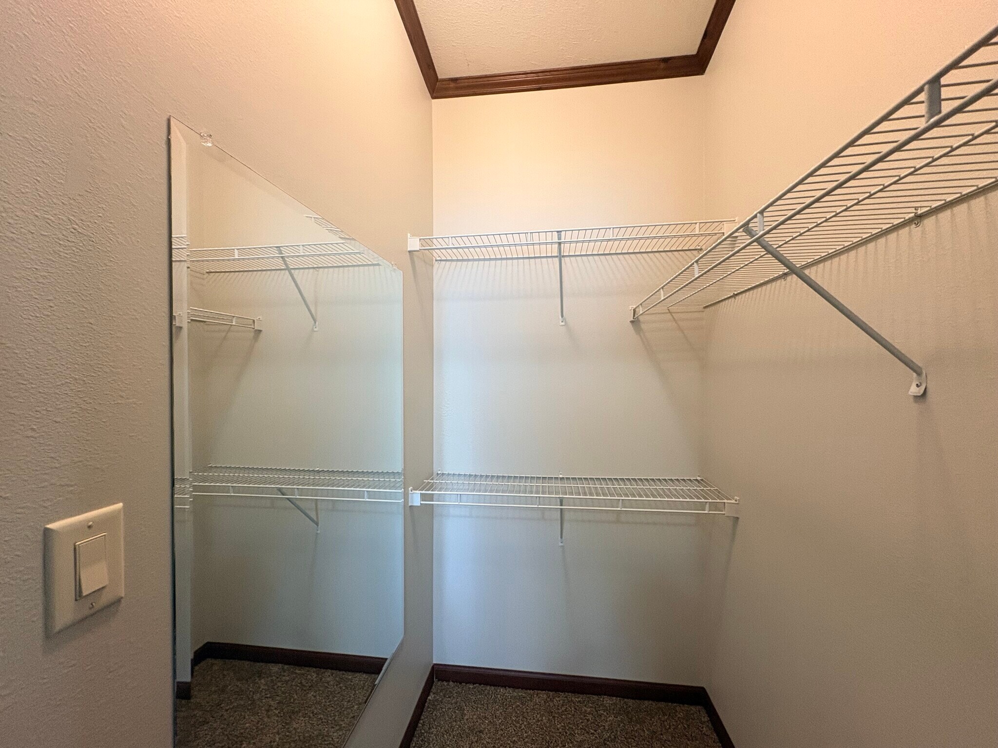 Building Photo - 2121 Four Seasons Dr