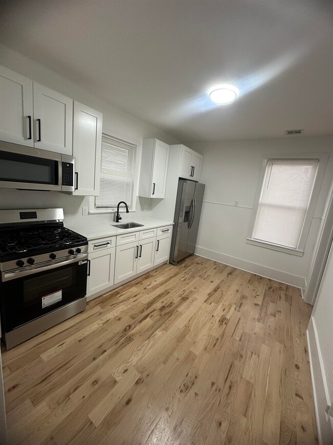 Building Photo - 38 Gates Ave