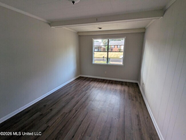 Building Photo - 1435 Vicksburg Dr