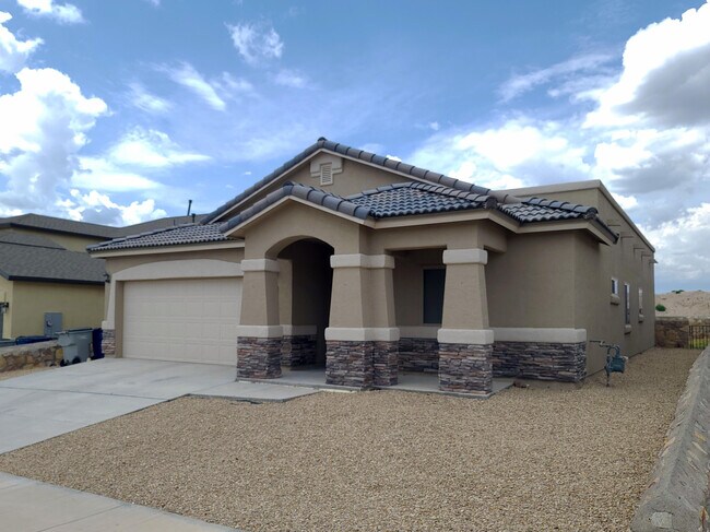 Building Photo - 7805 Enchanted Cir Dr