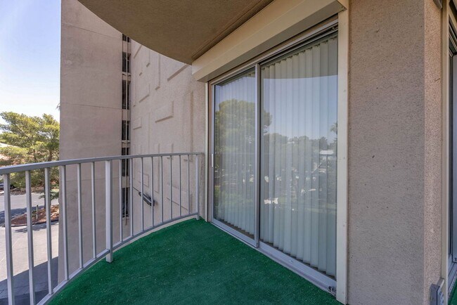 Building Photo - 3111 Bel Air Dr