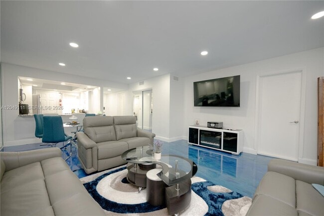 Building Photo - 1551 NE Miami Gardens Dr