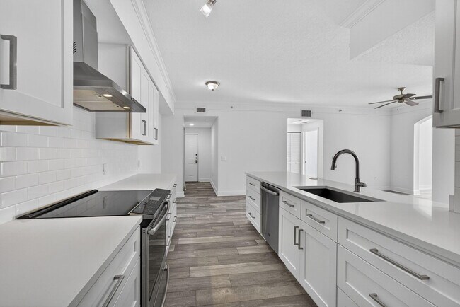 Building Photo - 5301 Myrtlewood Cir E