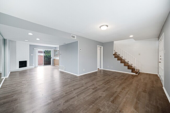 Building Photo - 10958 Crown Pk Ln