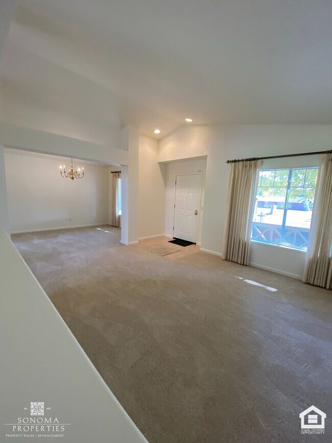 Building Photo - 4 Bedroom Eastside Gem!