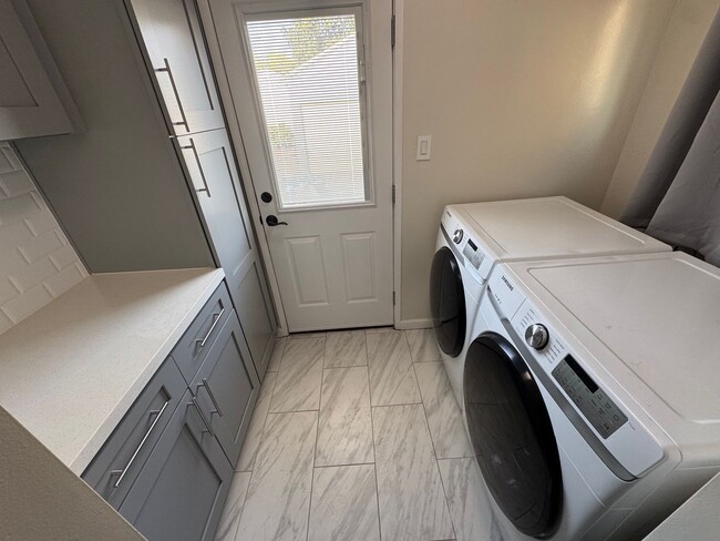 Building Photo - **COMING SOON**  CHARMING LAKEWOOD HOME!