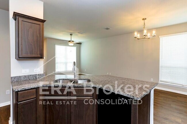 Building Photo - 2072 Dade Loop