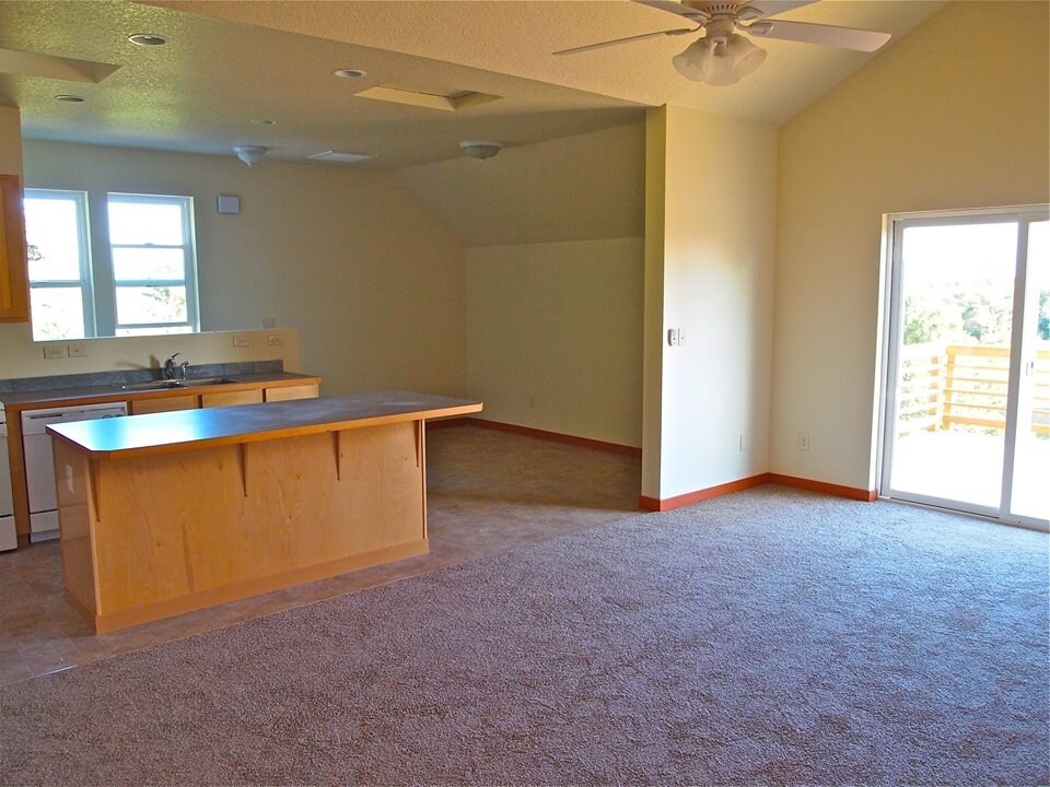 Building Photo - 6924 SE 108th Ave