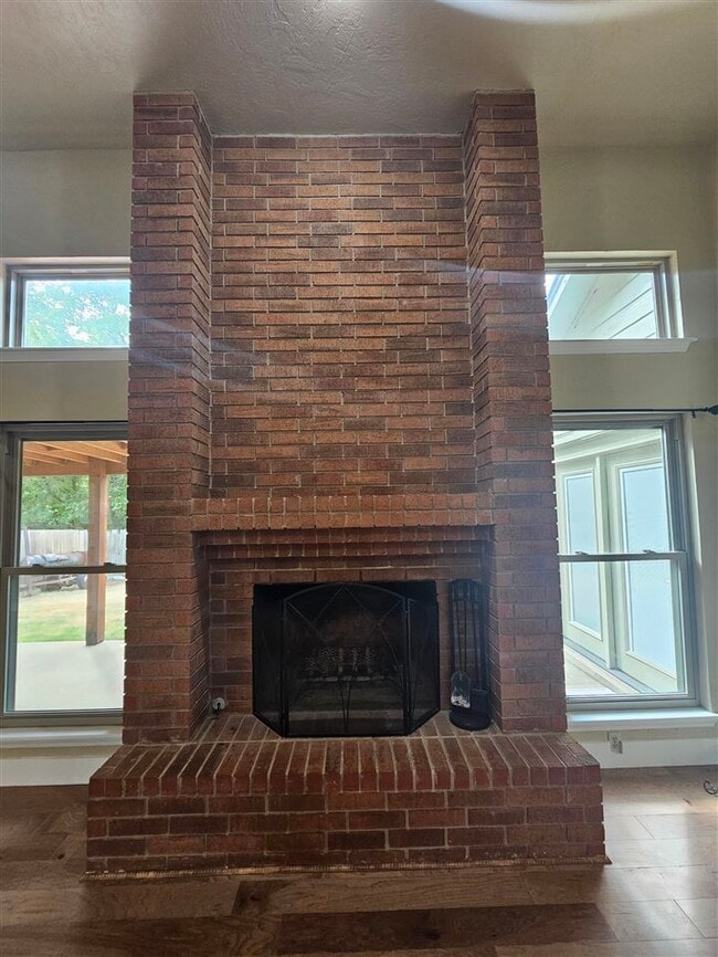 Building Photo - 2309 NE Turtle Creek Dr