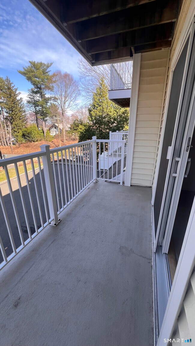 Building Photo - 26 School House Dr